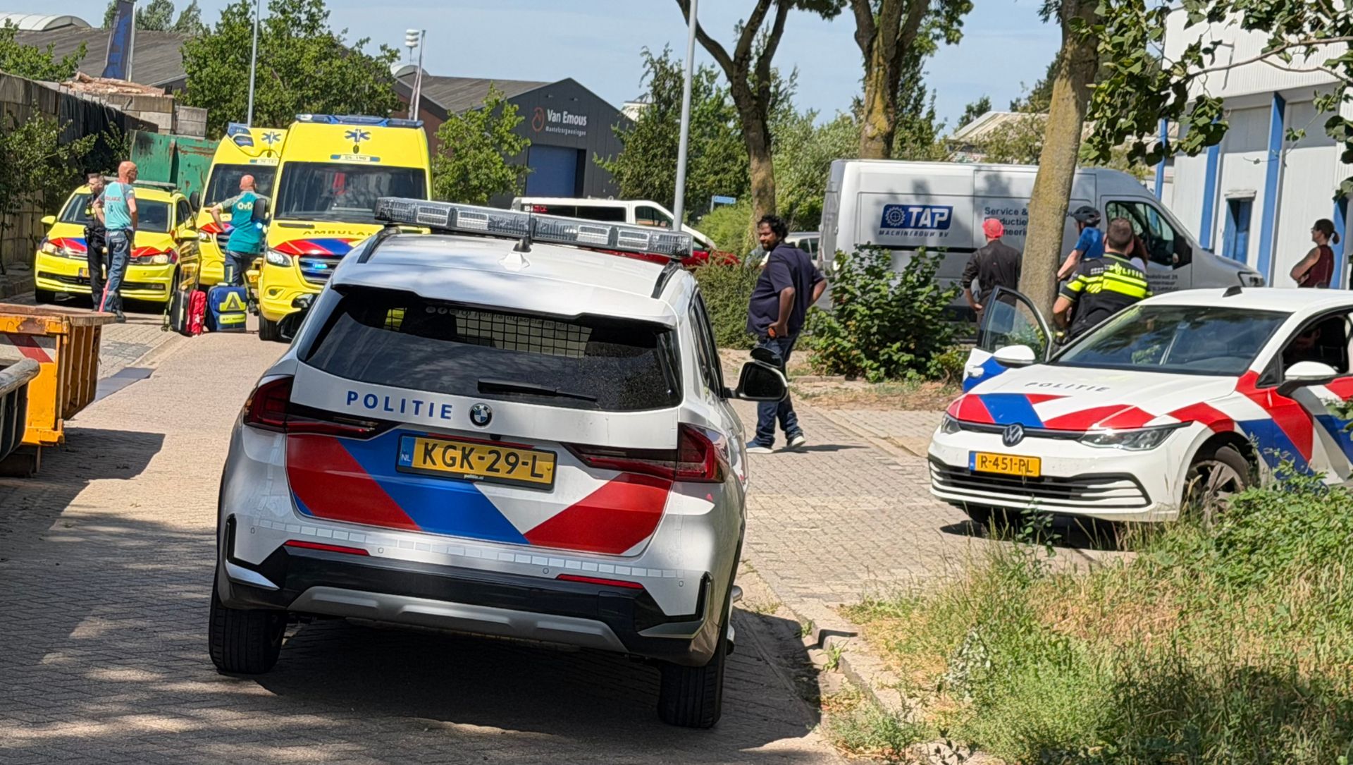 Foto: Grote inzet van hulpdiensten na bedrijfsongeval in Putten