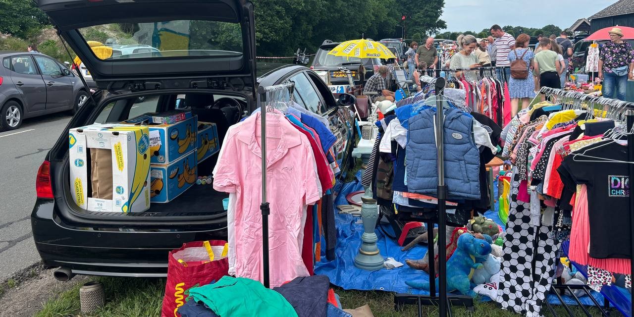 Foto: Kofferbakmarkt bij molen De Duif