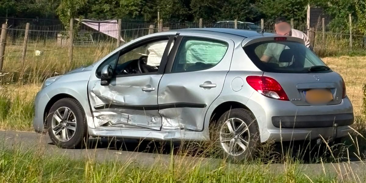 Forse aanrijding op kruising in Nunspeet