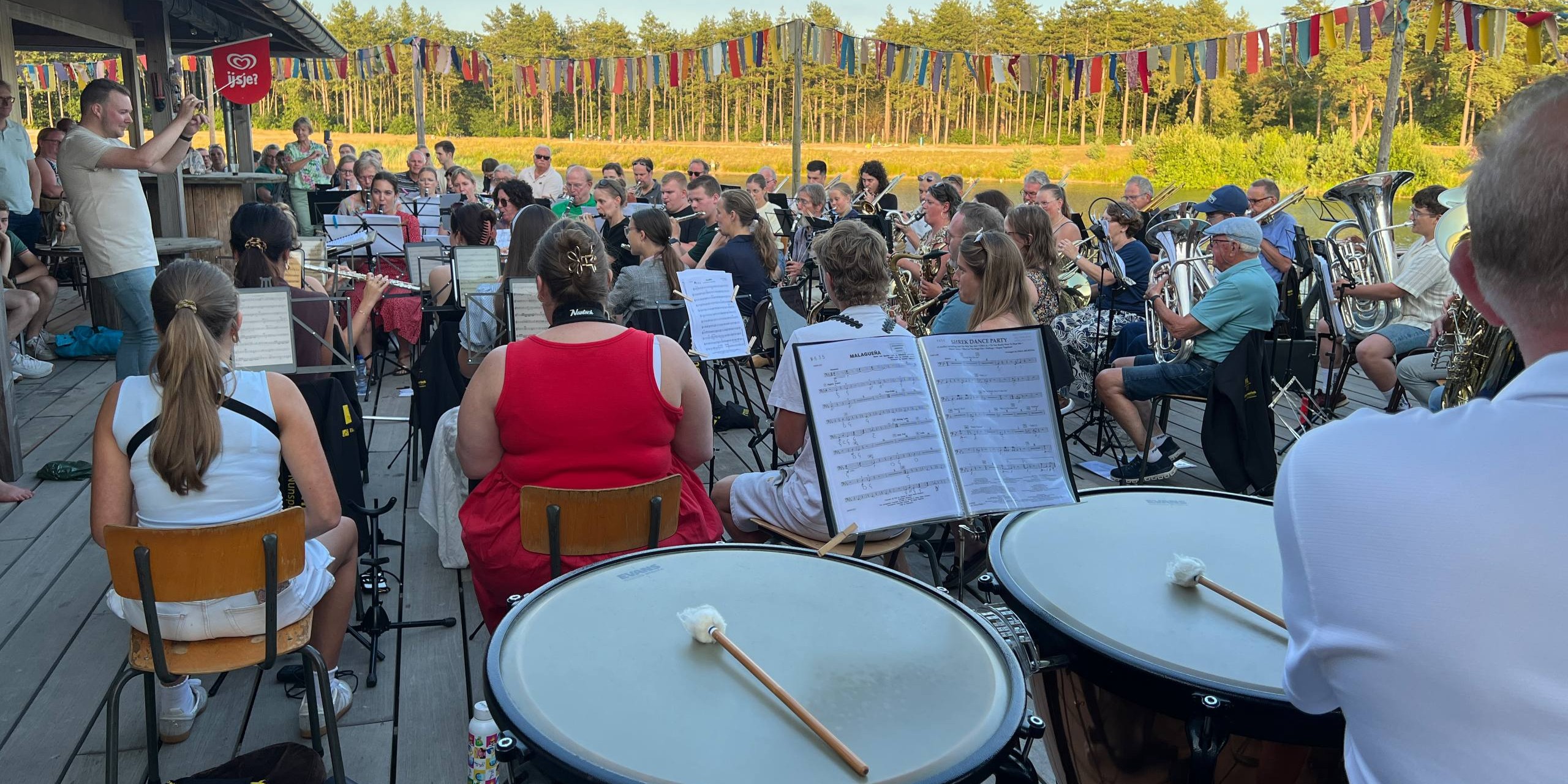 Foto: Zomerse klanken aan het water: Harmonie viert de zomer