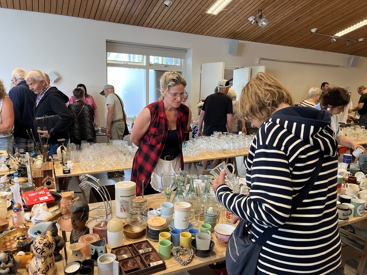 Foto: Koopjesjagers schieten uit de startblokken bij deze jaarlijkse rommelmarkt