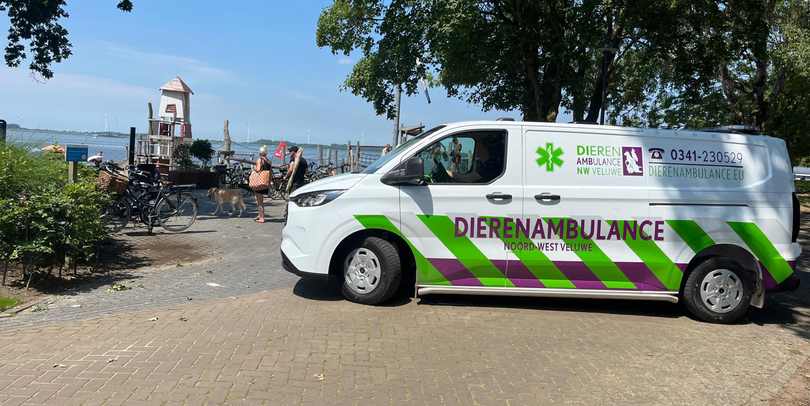 Foto: Nieuwe dierenambulance rijdt dankzij massale steun uit de regio