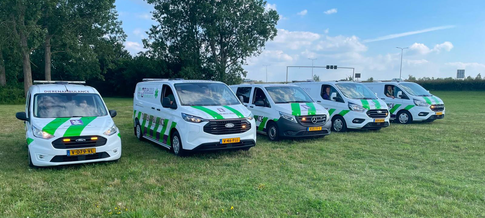 Foto: Nieuwe dierenambulance rijdt dankzij massale steun uit de regio