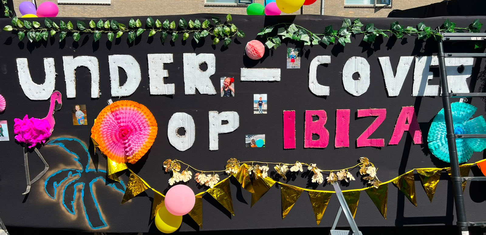 Foto: Met surfplanken, ballonnen en een vleugje Ibiza: groep 8 neemt feestelijk afscheid