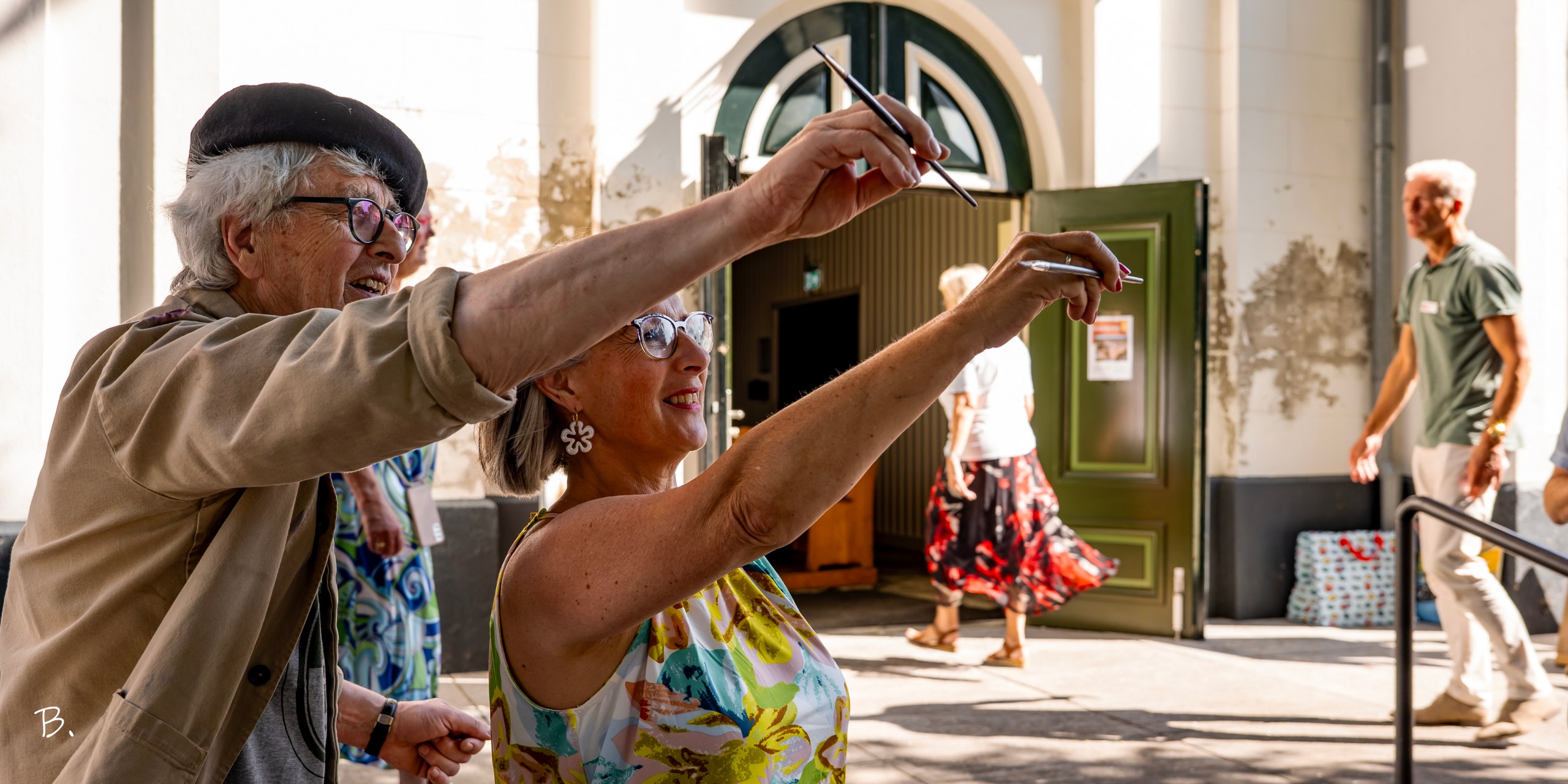 Foto: Van banjogeluiden tot Montmartre-sferen: zomermarkten weer van start in Nunspeet