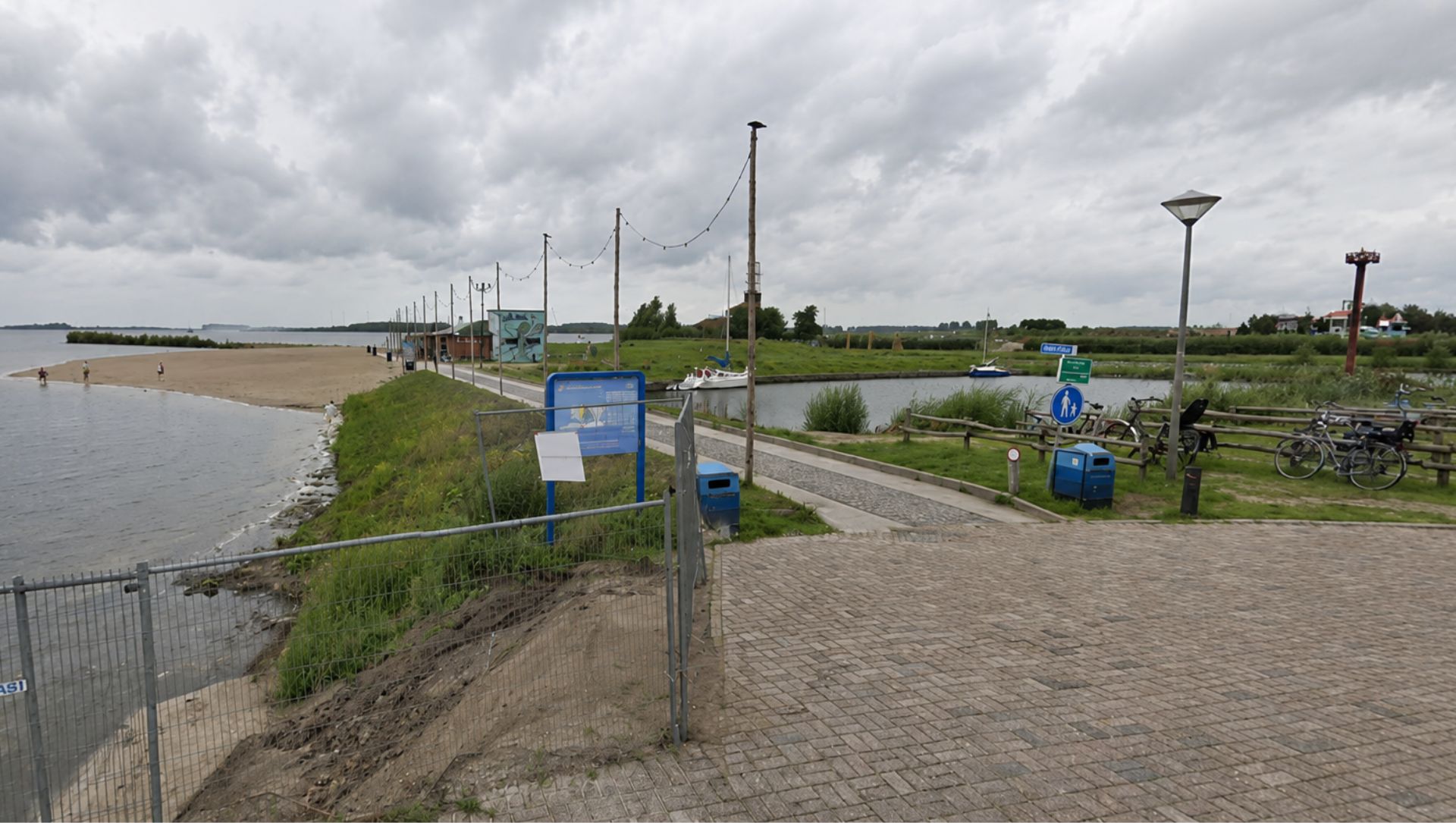 Foto: Meisje spreekt slachtoffer aan, jongen deelt plots klap uit op Strandeiland