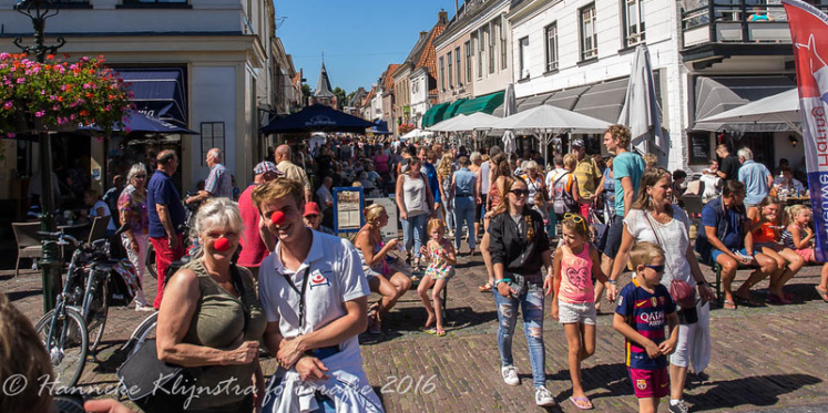 Foto: Vestingdagen Elburg 2026: vijf woensdagen vol gezelligheid, muziek en de populaire kleedjesmarkt
