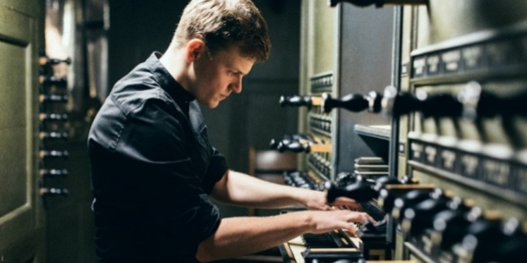 Foto: Wibren Jonkers verzorgt orgelconcert in Grote Kerk Elburg