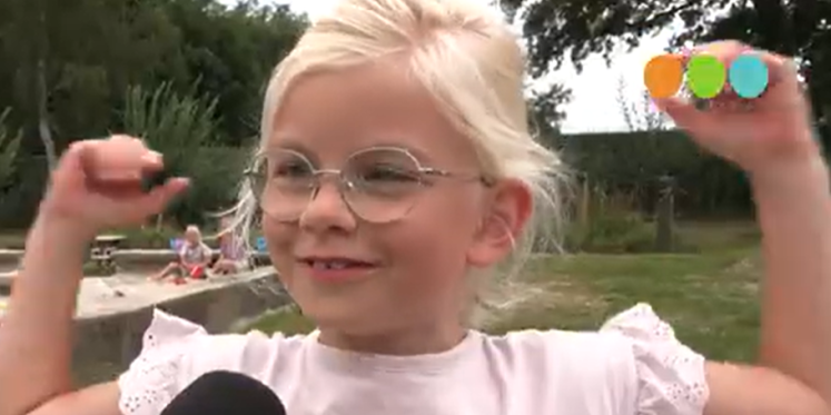 Foto: Sarah van Putten wint kleurwedstrijd en beleeft schoolreisje op kinderboerderij