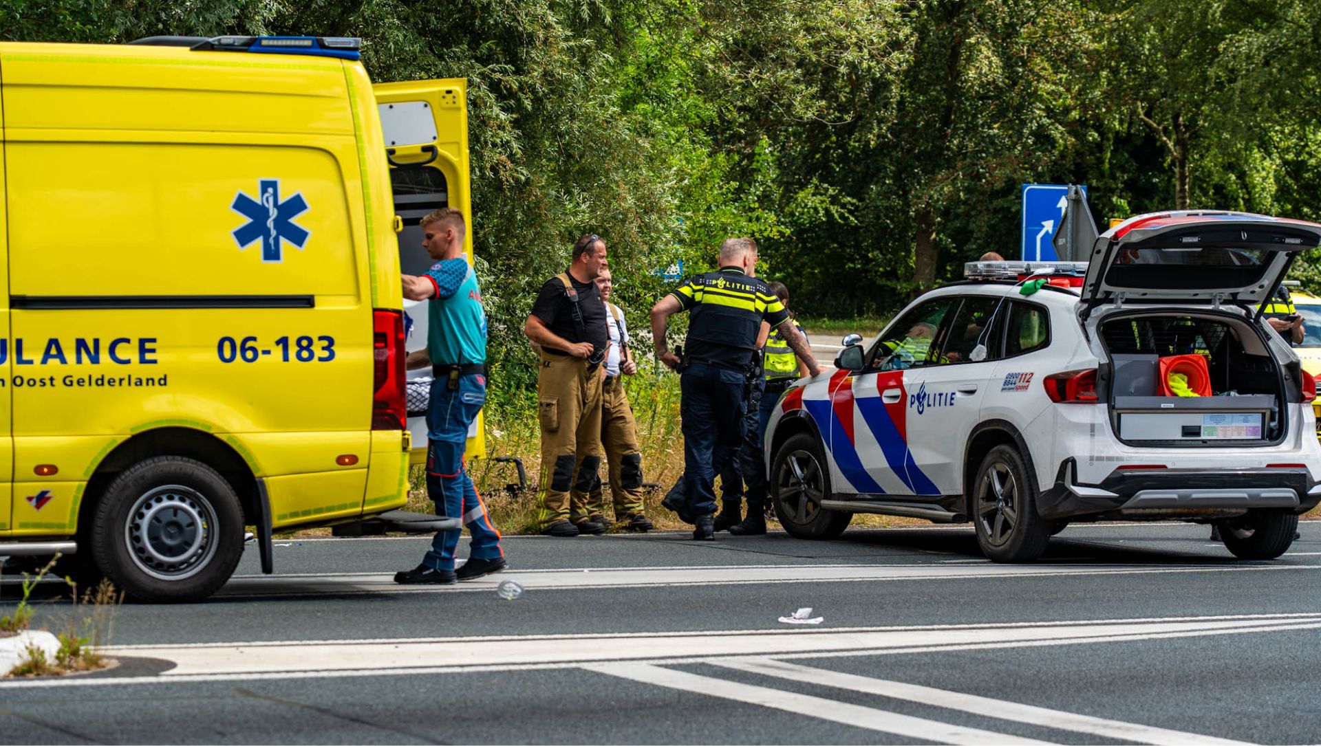 Foto: Persoon gereanimeerd na verkeersruzie in Harderwijk, één aanhouding