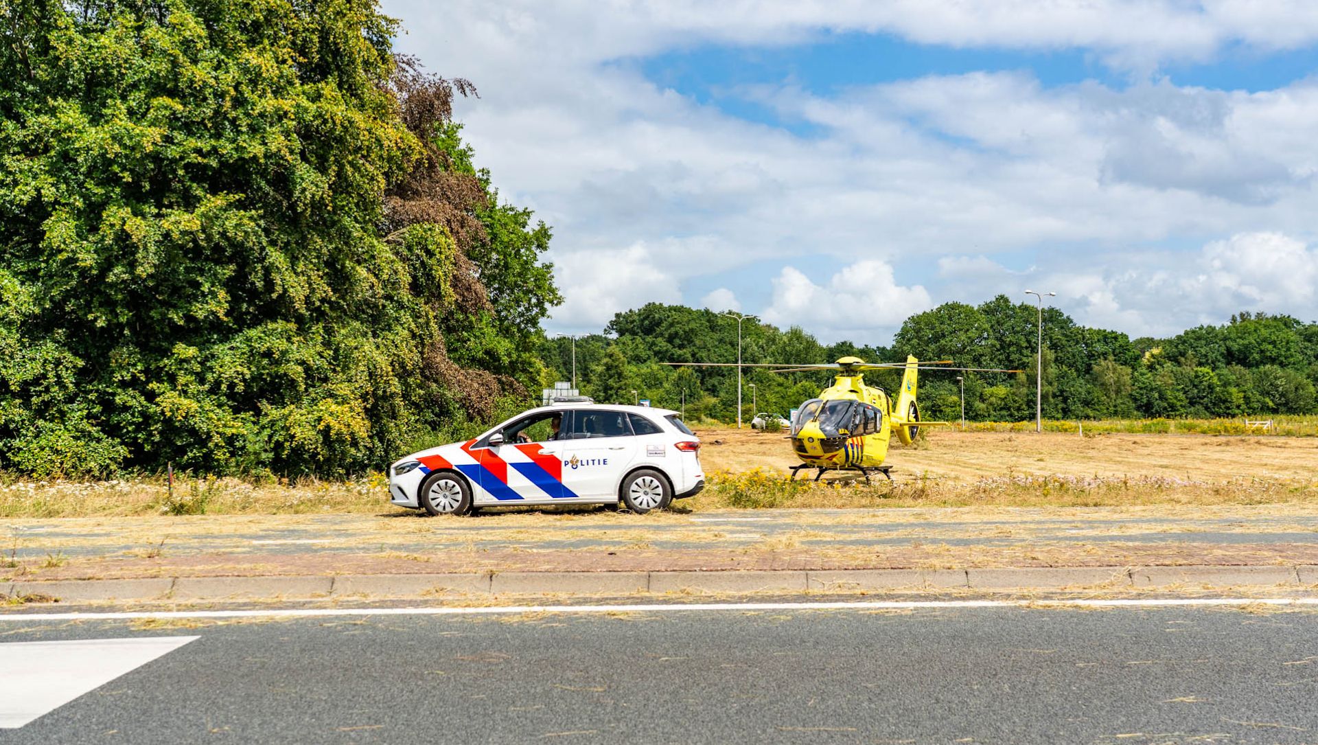 Foto: Persoon gereanimeerd na verkeersruzie in Harderwijk, één aanhouding