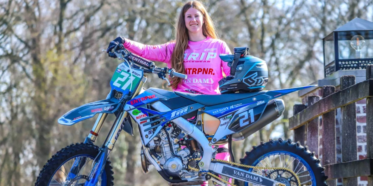 Foto: ‘Ik was te lief’: Kaylee (23) uit Oldebroek pakt podium op de Zwarte Cross
