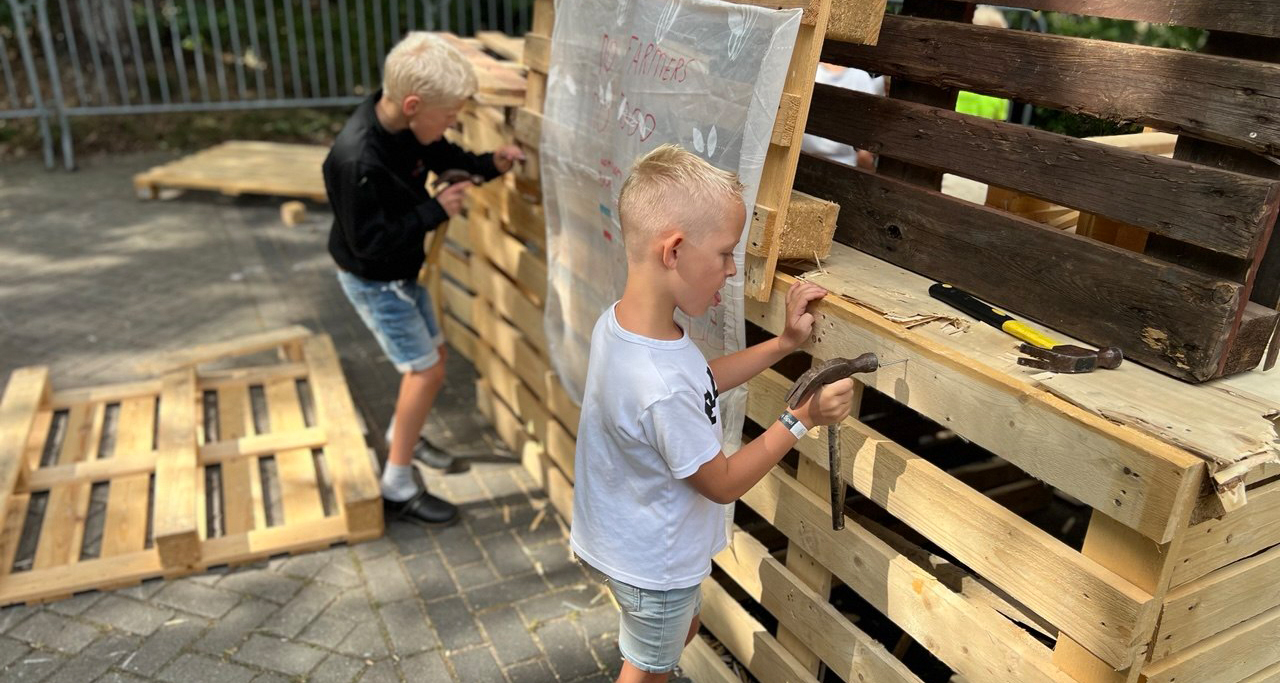 Foto: Hamers, hutten en hart voor de boer in Elspeet: 'Plantaardige burger wil ik niet'
