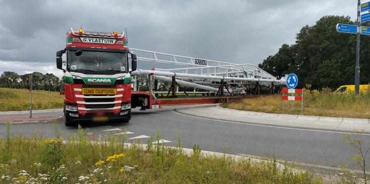 Foto: Na drie keer steken lukte het net om de bocht te nemen