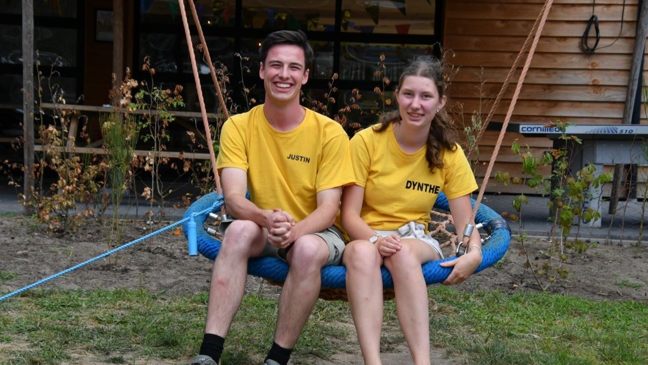 Foto: Deze jongeren offeren een vakantieweek op voor onbekenden: 'Ik hoop een zaadje te planten'