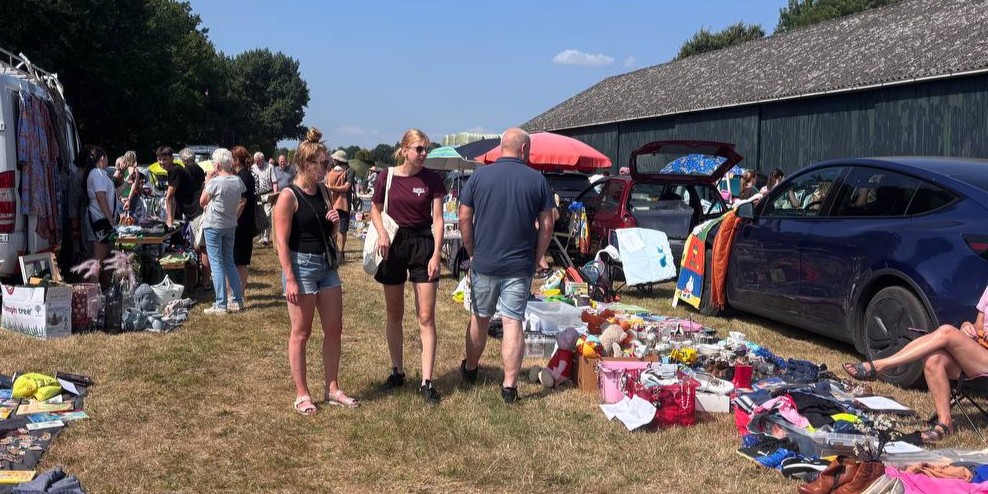 Foto: Toeristen én lokale inwoners (her)ontdekken Molen de Duif bij kofferbakverkoop