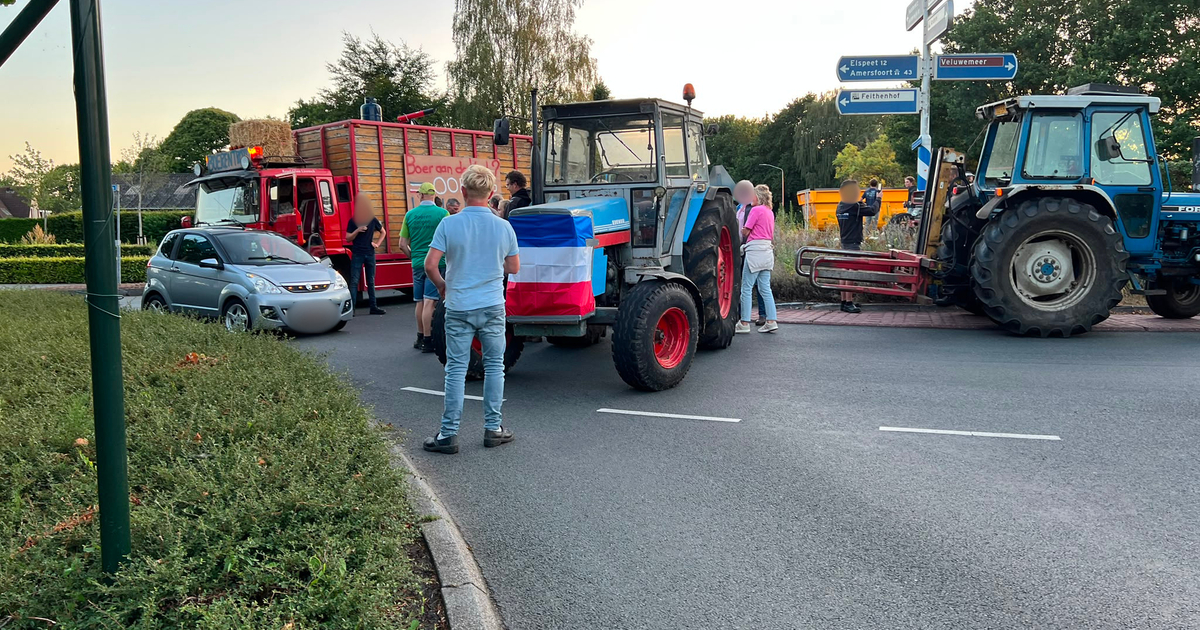Update | Boeren voeren actie op rotonde in Nunspeet