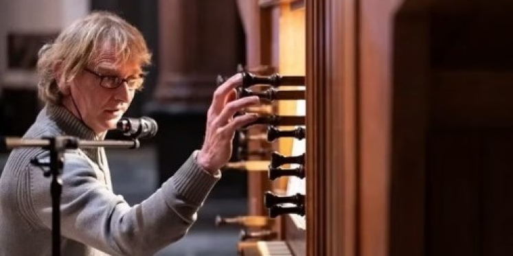 Foto: Toon Hagen geeft orgelconcert in Grote of Sint-Nicolaaskerk
