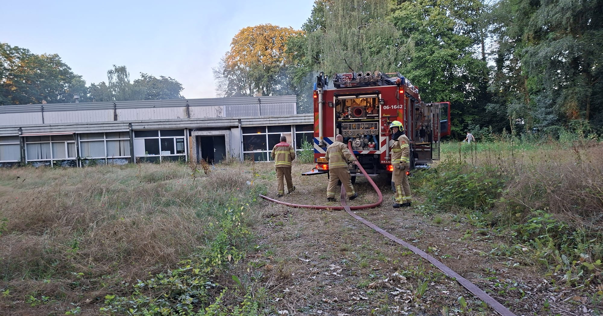 Brand in leegstaand kantoorpand in Nunspeet snel onder controle