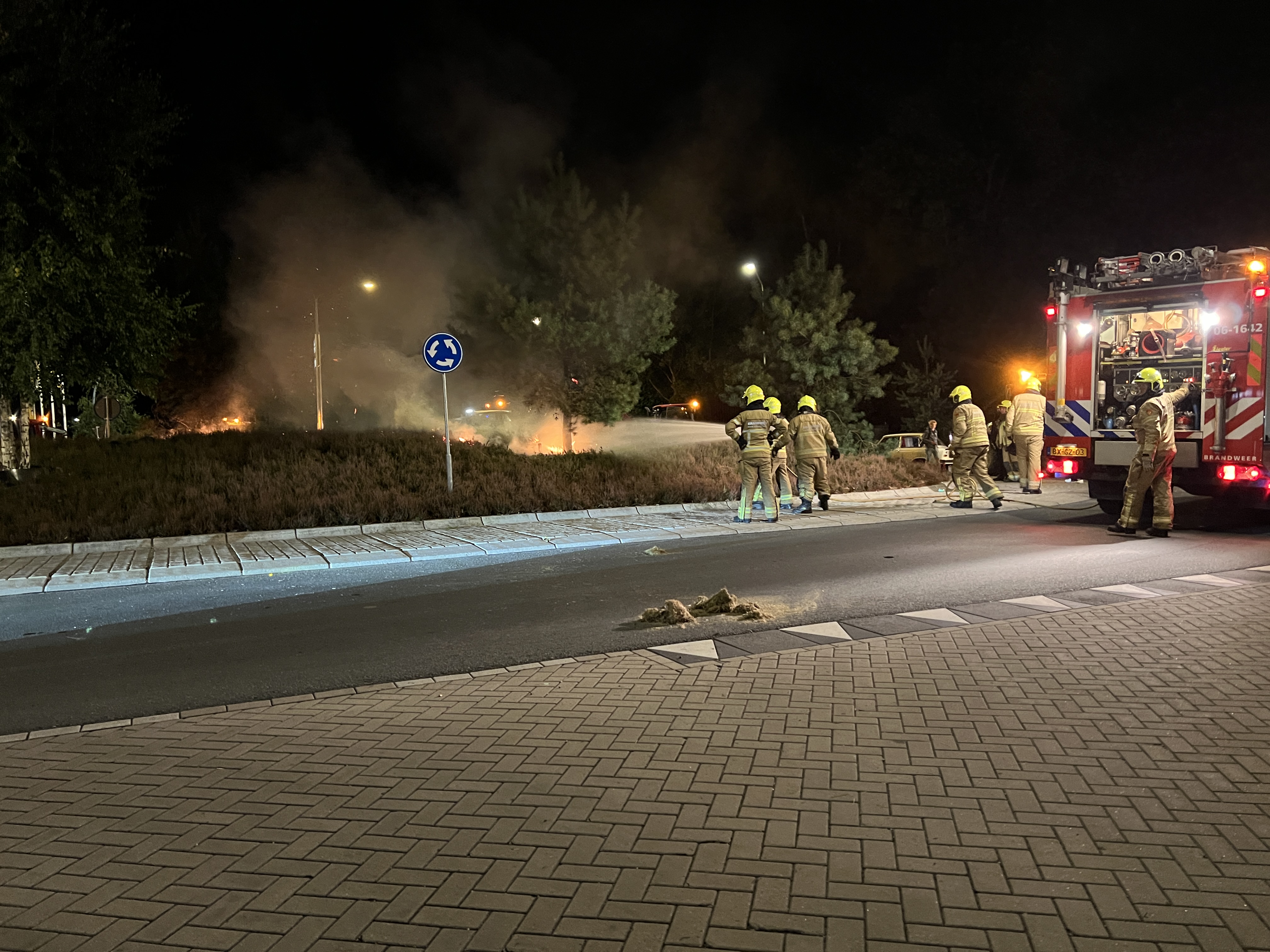 Foto: Update | Boeren voeren actie op rotonde in Nunspeet