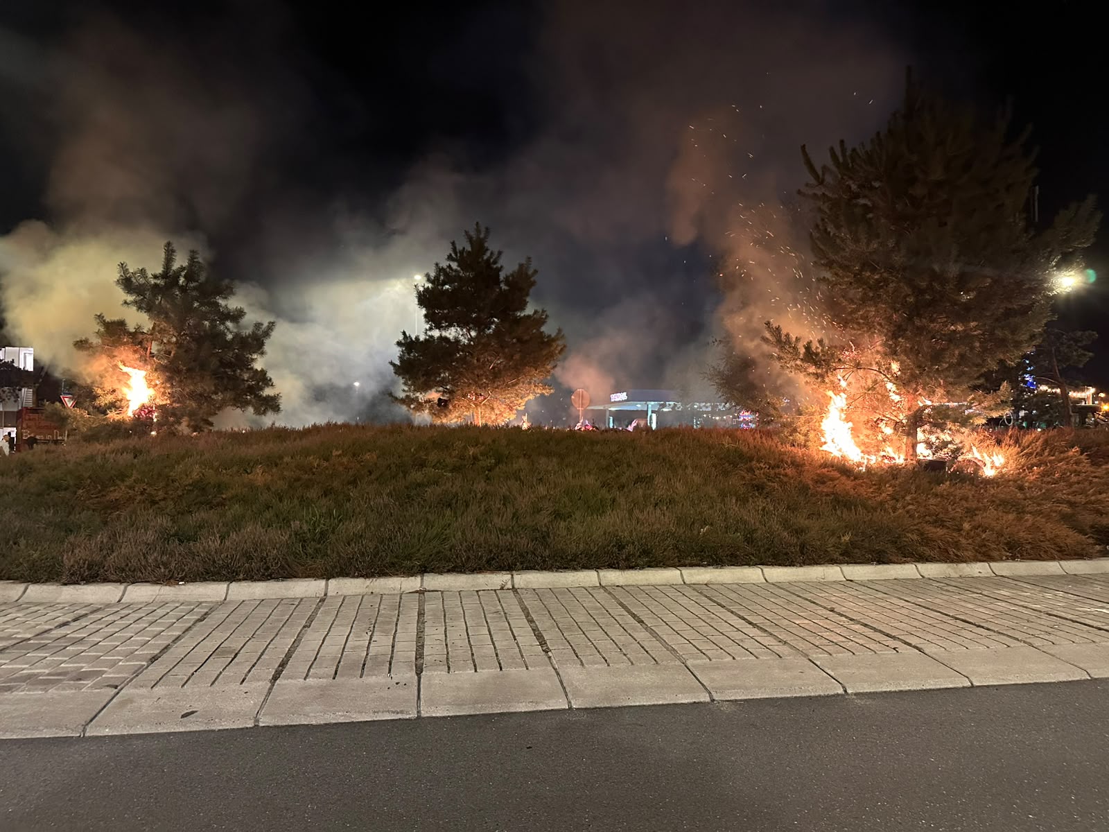 Foto: Update | Boeren voeren actie op rotonde in Nunspeet