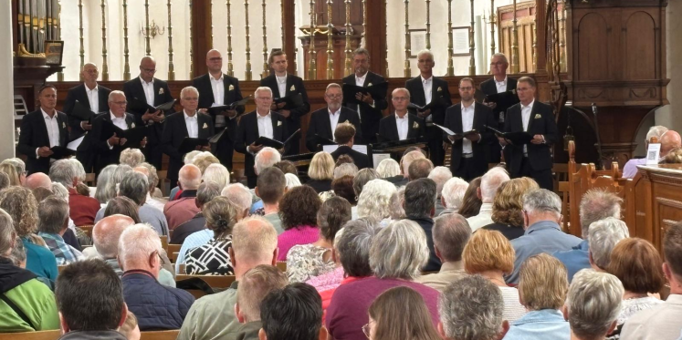 Foto: Open Deur Dienst in Doornspijk met het Veluws Mannenensemble