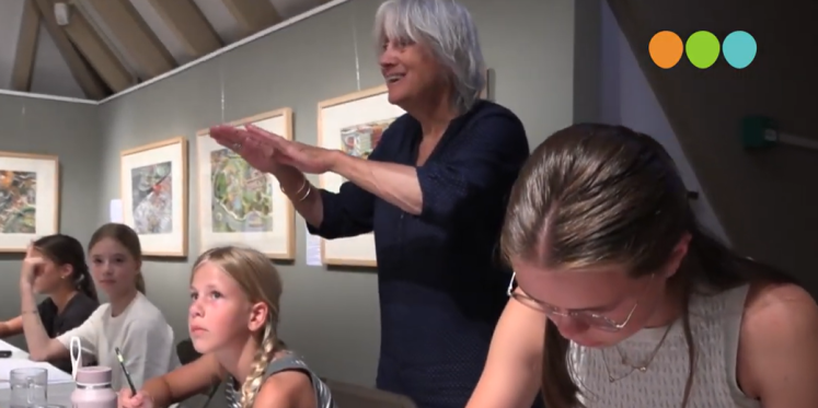 Foto: Kinderen leren tekenen van illustrator Charlotte Dematons