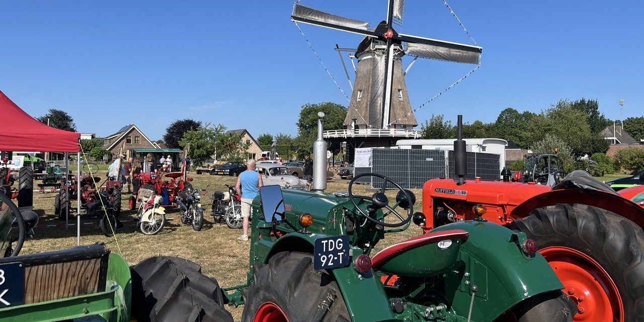 Foto: Nostalgie op wielen bij Oldtimershow Hulshorst
