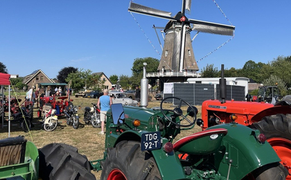 Foto: Nostalgie op wielen bij Oldtimershow Hulshorst
