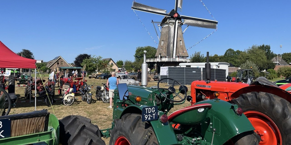 Foto: Nostalgie op wielen bij Oldtimershow Hulshorst