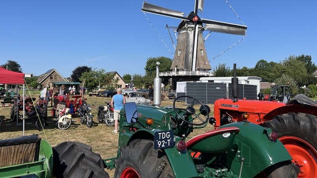 Foto: Nostalgie op wielen bij Oldtimershow Hulshorst