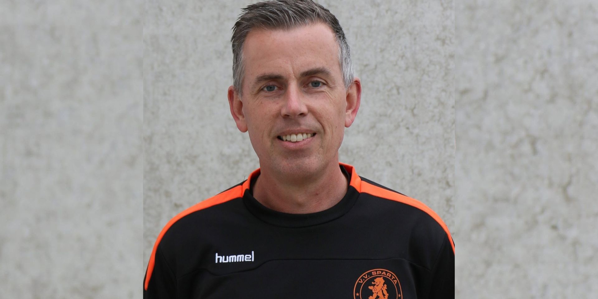 Foto: Hans Stam (58), grondlegger vrouwenvoetbal Sparta Nijkerk overleden