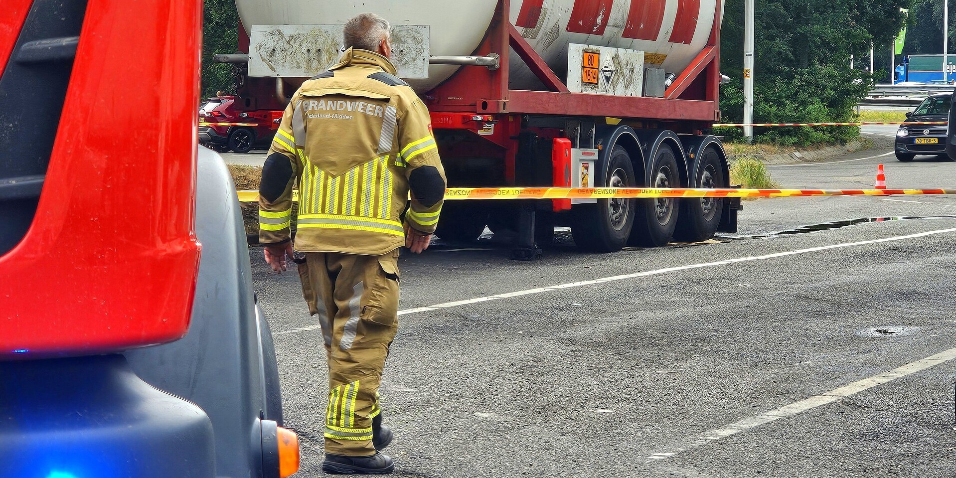 Foto: A1 afgesloten na lekkage van tankwagen bij Stroe