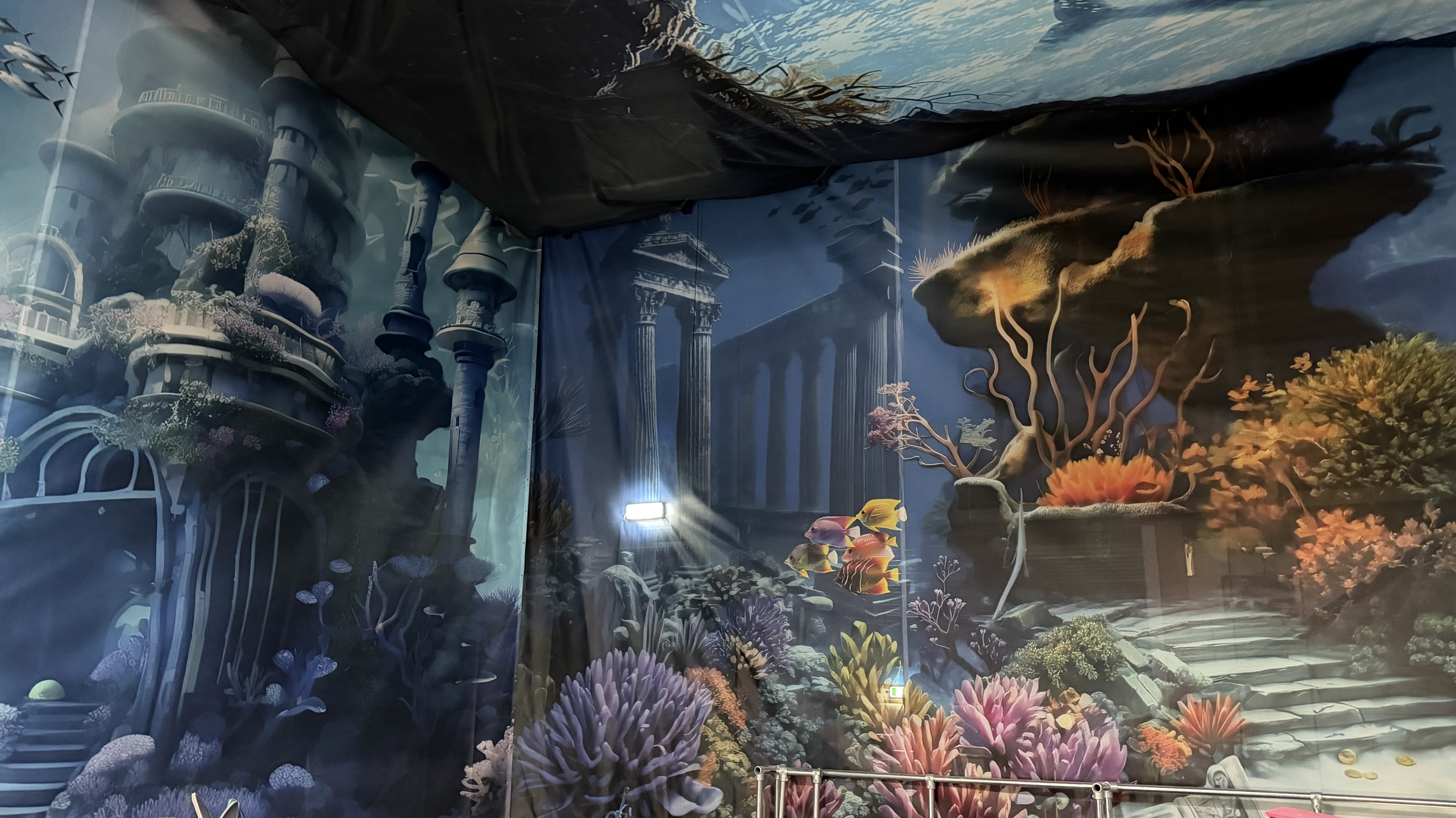 Foto: Atlantis verrijst in Harderwijk: nieuwe onderwaterwereld moet seizoen Dolfinarium verlengen