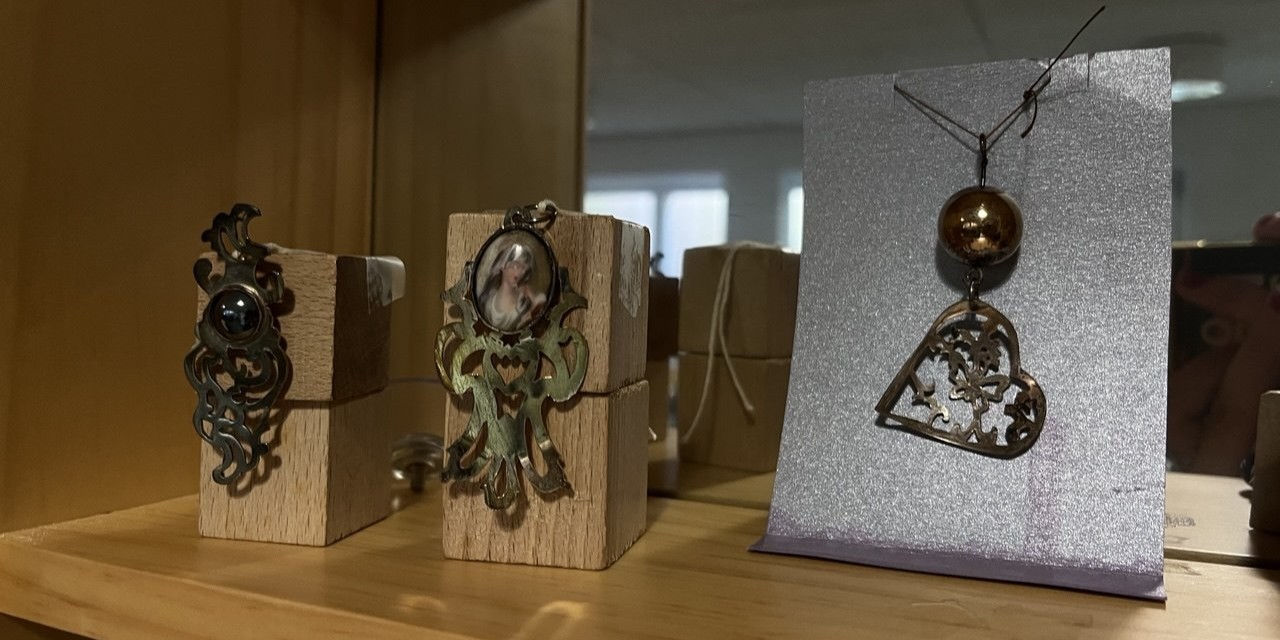 Foto: Open Atelier: Miek tovert zilver om tot unieke sieraden