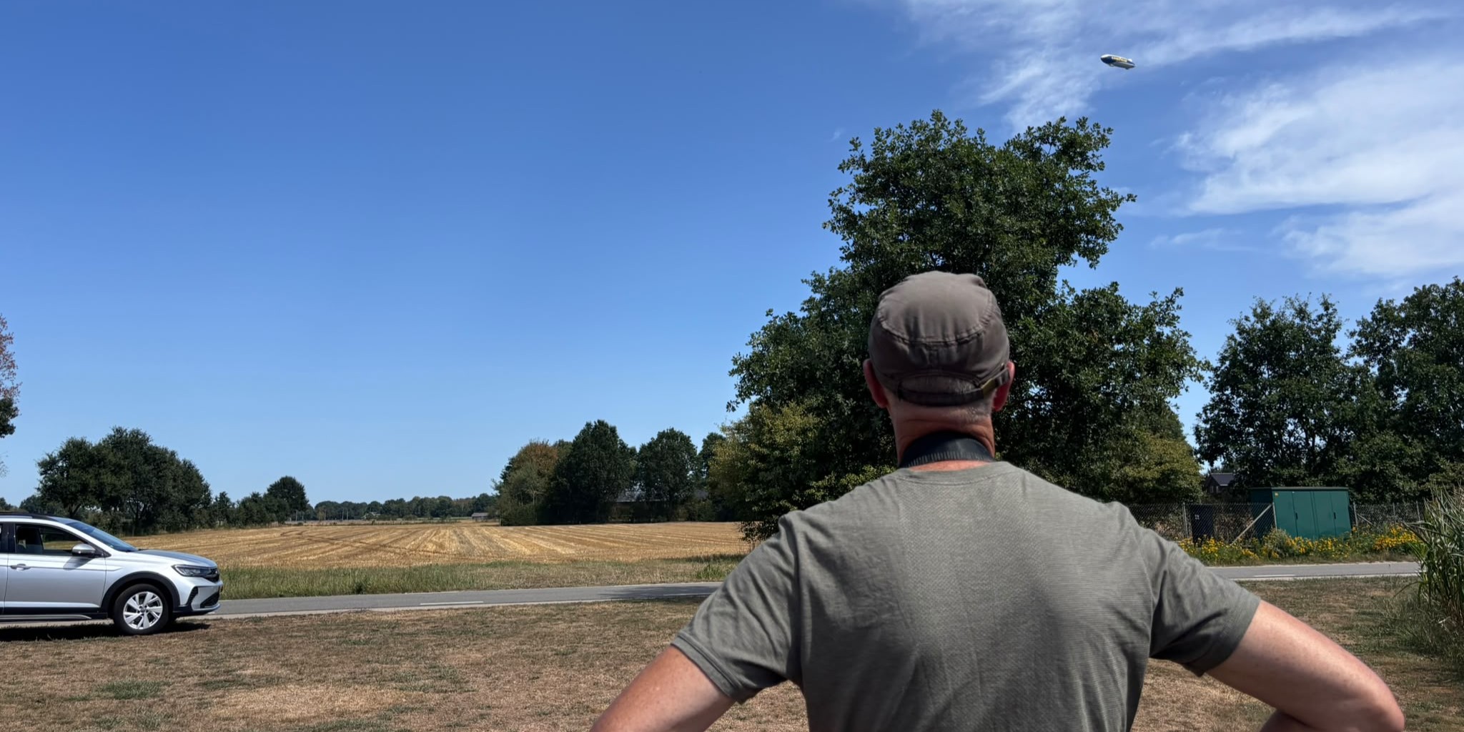 Foto: Na veertig jaar krijgt Wim (64) uit Nunspeet weer de kans om een zeppelin te fotograferen
