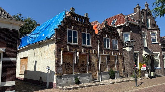 Foto: Gaten in het dak en meer problemen: gemeente grijpt in bij monumenten in Nijkerk