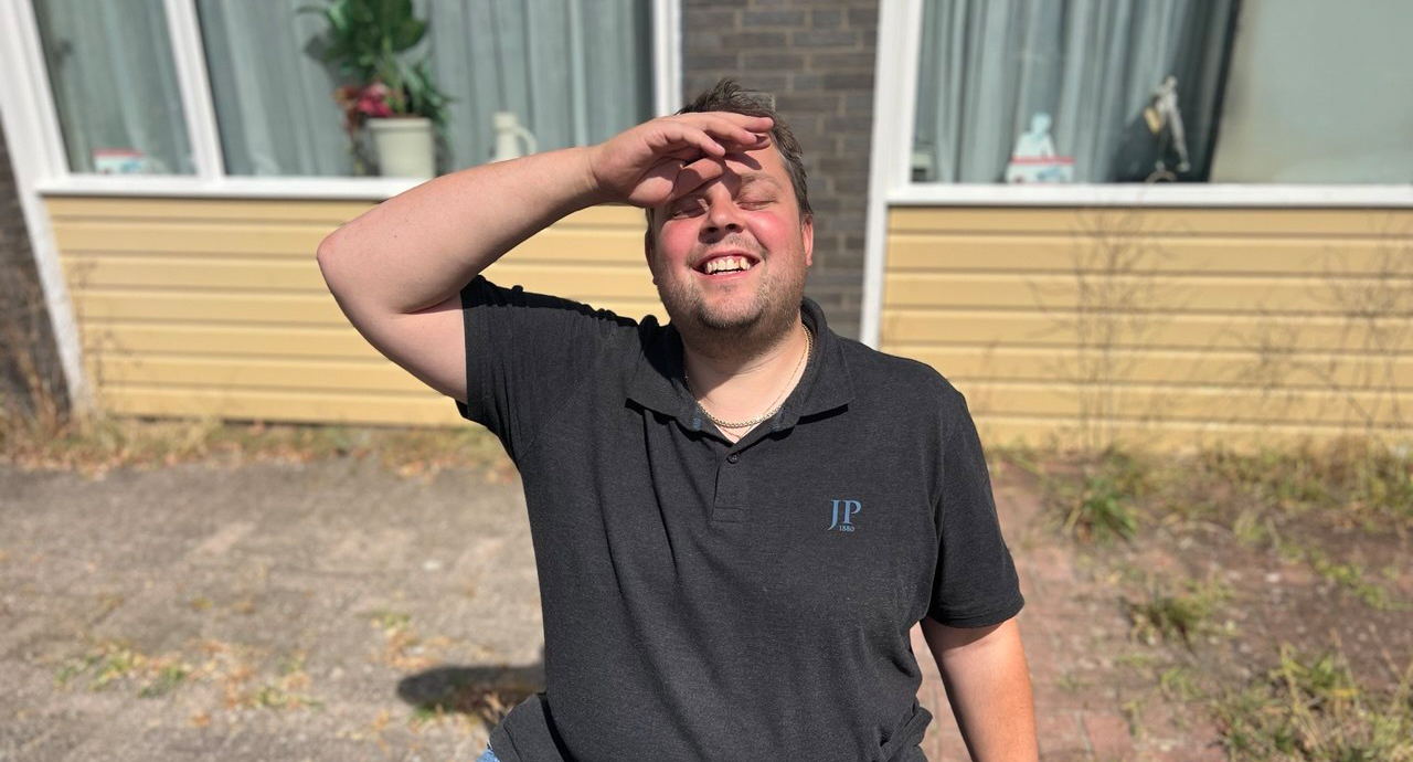 Foto: Roy (37) is blind, maar wil de eclips toch niet missen: dit krijgt hij ervan mee