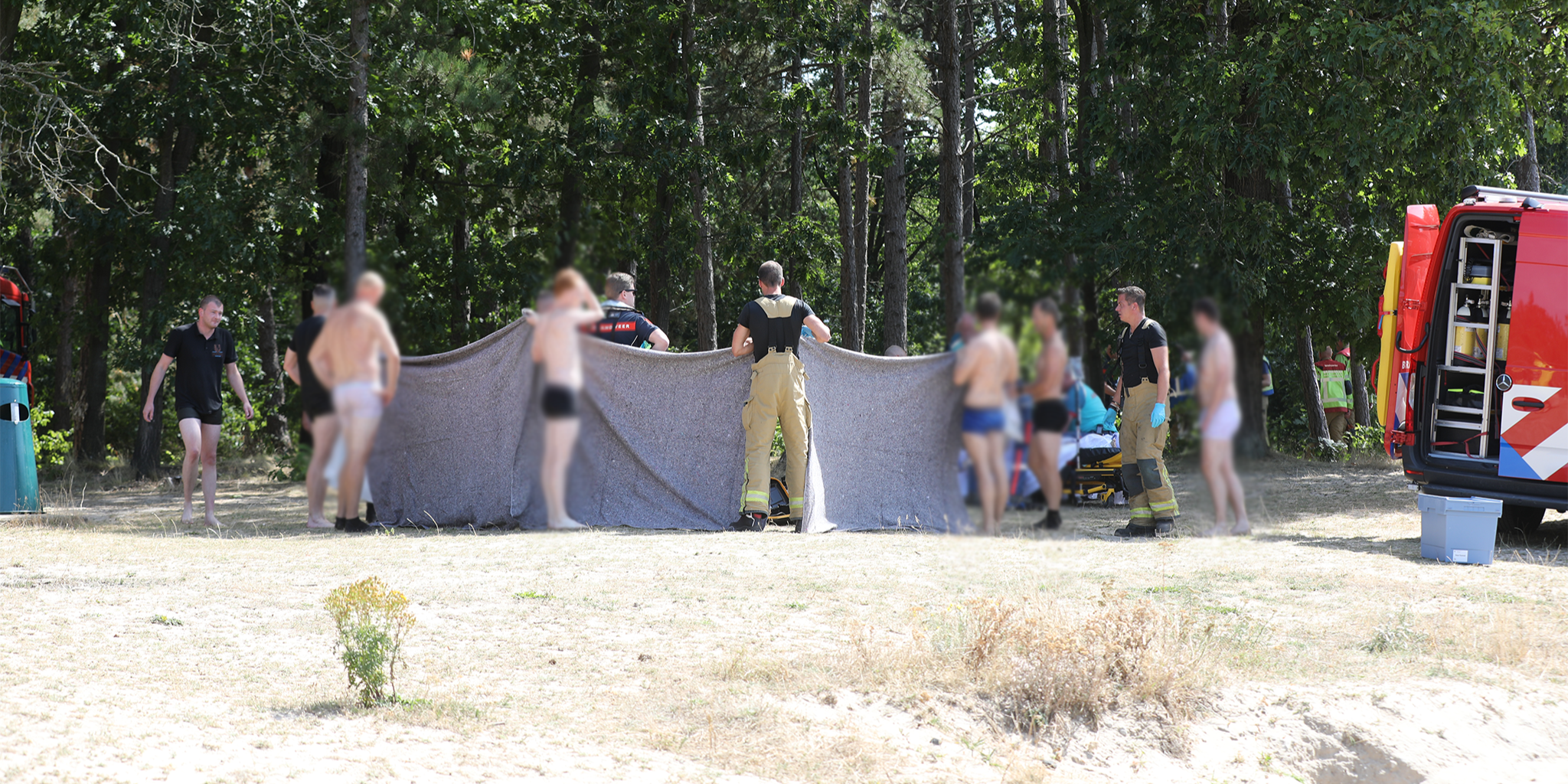 Foto: Twee personen uit het water gehaald bij de Zandenplas, hulpdiensten groots uitgerukt