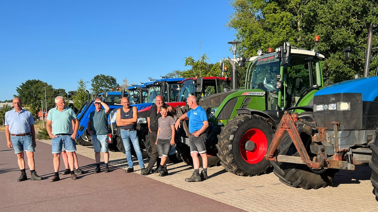 Foto: Nunspeetse boeren laten van zich horen in Kamperveen: ‘De nood is hoog’