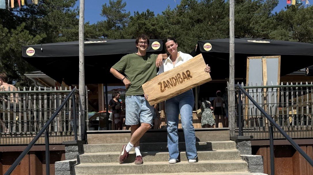 Foto: Lotte en Thijs Fidder nemen het roer over bij Zandibar in Nunspeet
