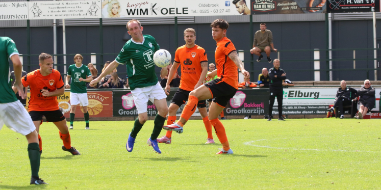 Foto: DSV (nog) niet opgewassen tegen s.v. ’t Harde in Contour Veluwecup: 3 – 0 nederlaag