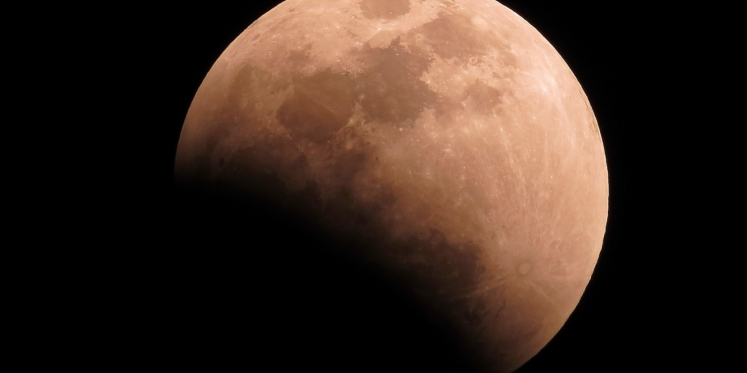 Foto: Gedeeltelijke maansverduistering op komst