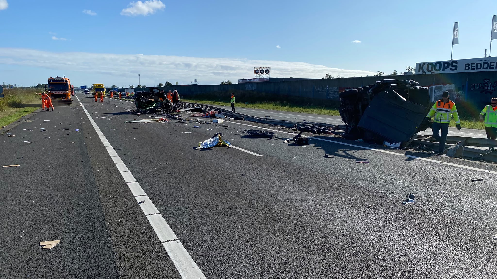 Foto: Ongeluk met touringcar op de A28 bij Wezep: dit is wat er vandaag gebeurde