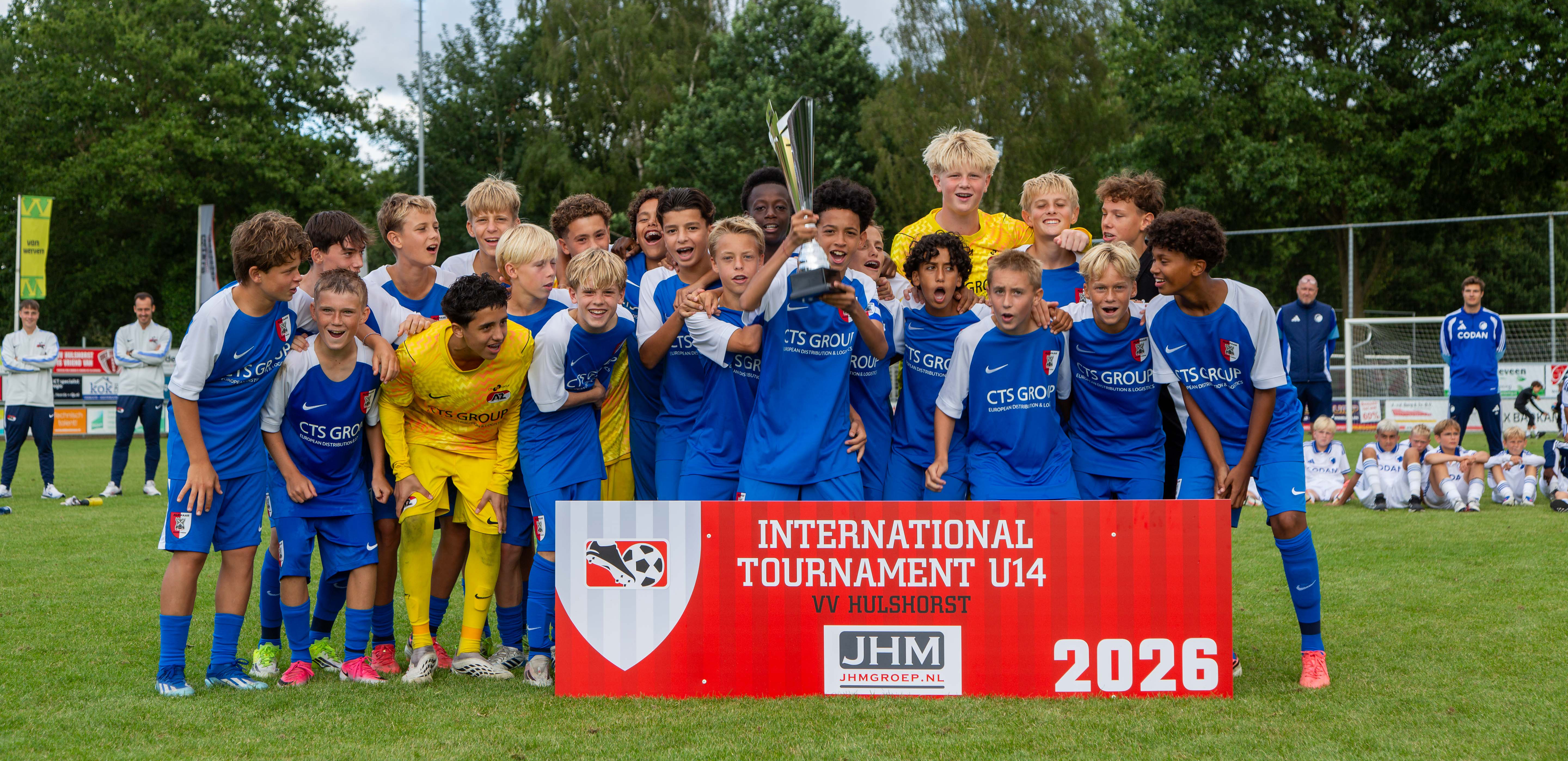 Foto: AZ wint internationaal jeugdtoernooi in Hulshorst