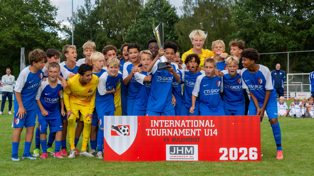 Foto: AZ wint internationaal jeugdtoernooi in Hulshorst