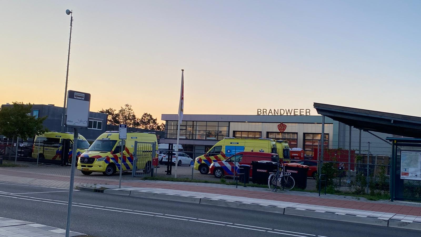 Foto: Gewonden bij zwaar ongeluk met touringcar en bestelbus, A28 bij Wezep dicht