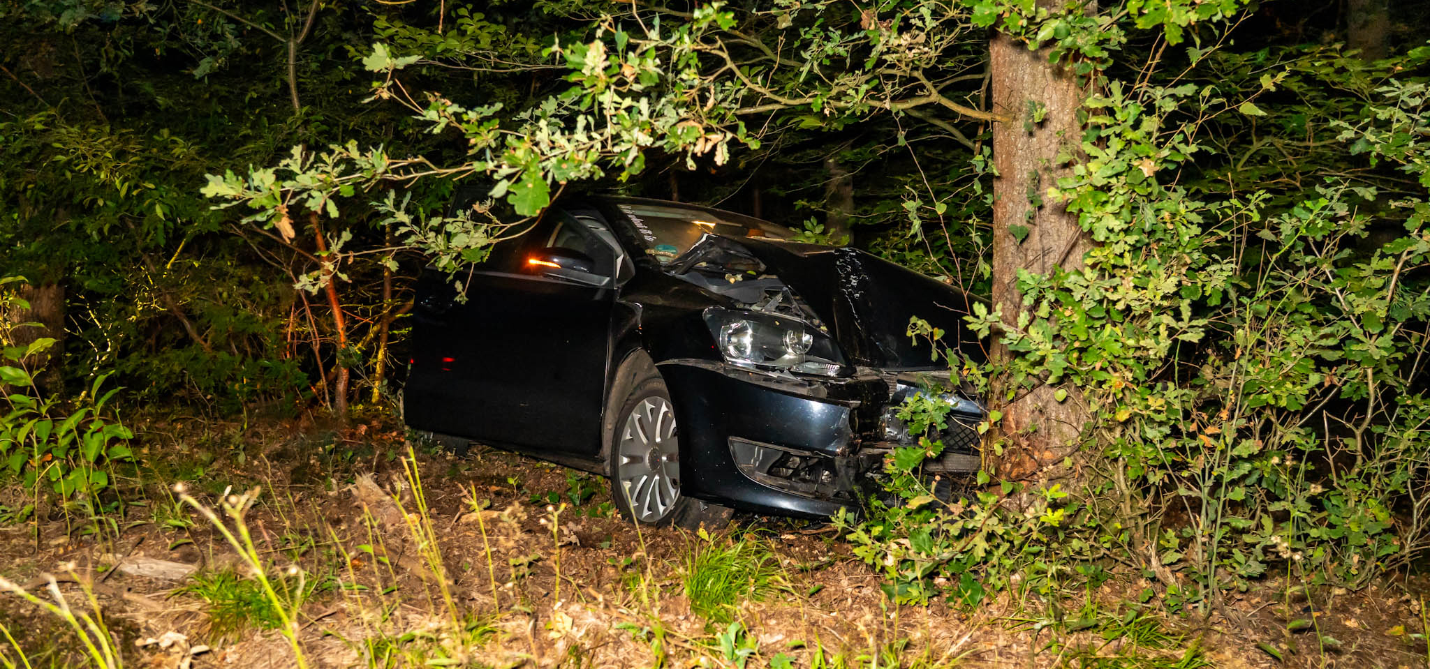 Foto: Man (24) uit Vaassen raakt rijbewijs kwijt na botsing in Vierhouten