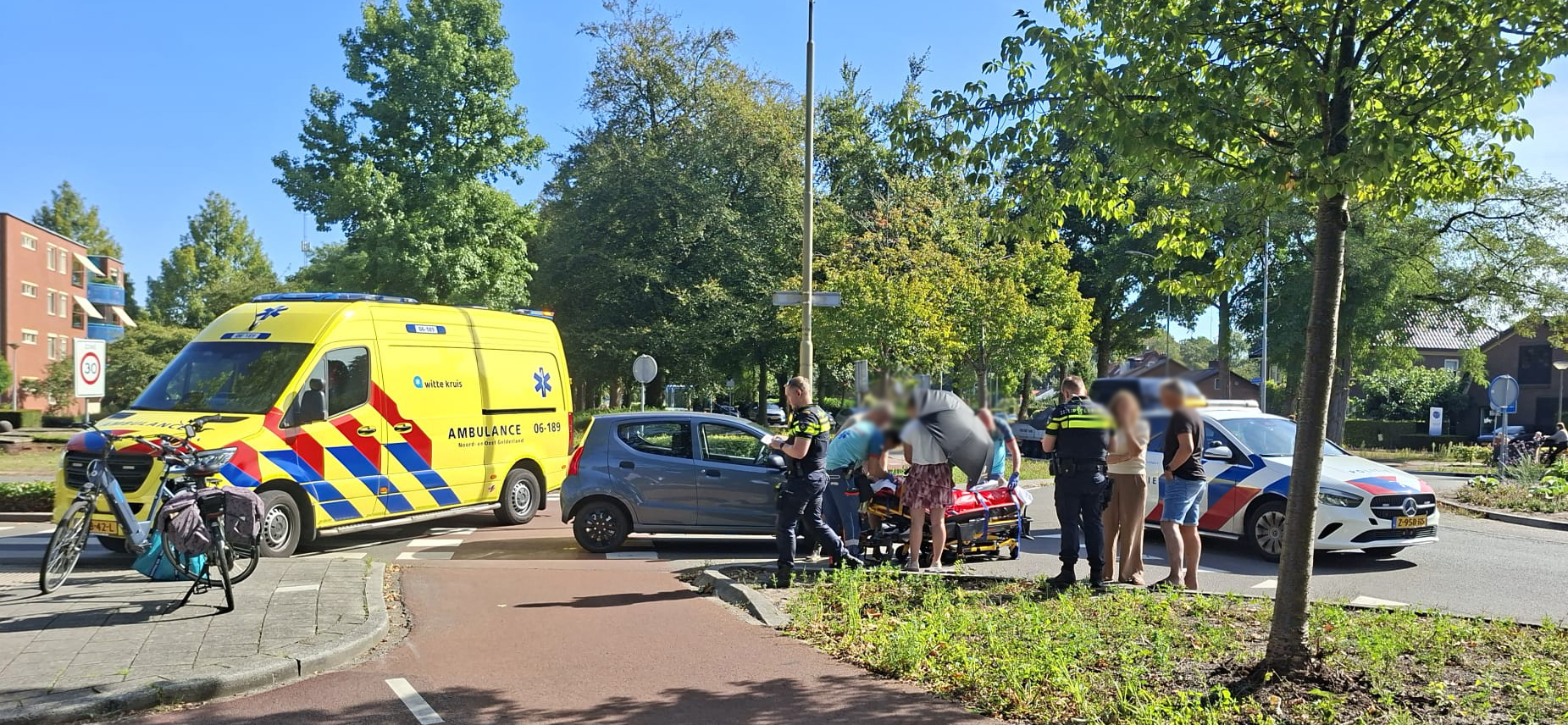 Foto: Opnieuw ongeluk op beruchte rotonde in Nunspeet