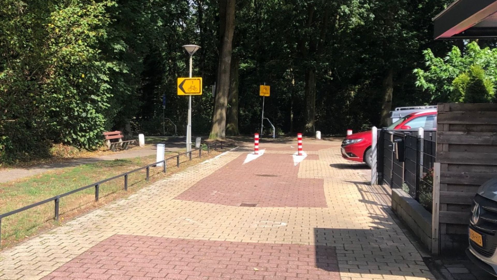 Foto: Paaltjes nét weg voor omrijdende bewoners, maar twee dagen later staan ze er alweer